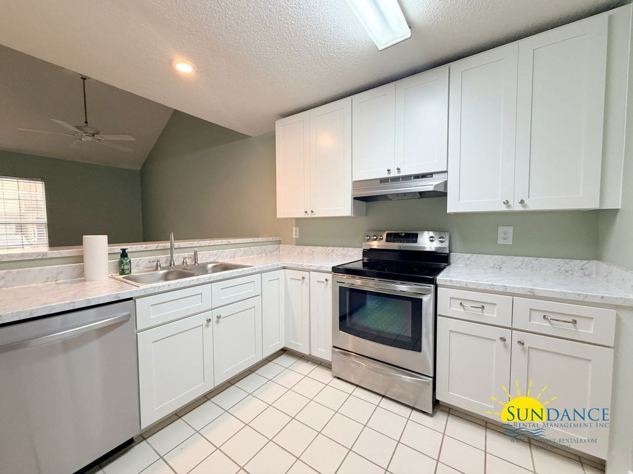 946 Ashley Ln - Photo 5 of 24