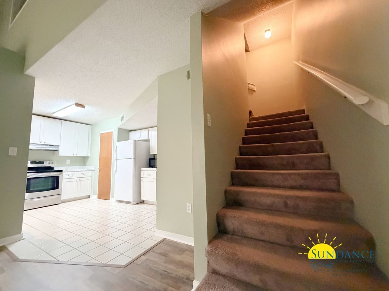 946 Ashley Ln - Photo 6 of 24