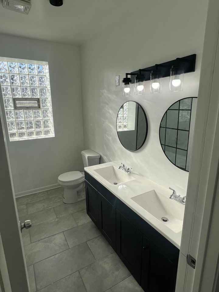 8445 S Ingleside Ave - Photo 5 of 43
