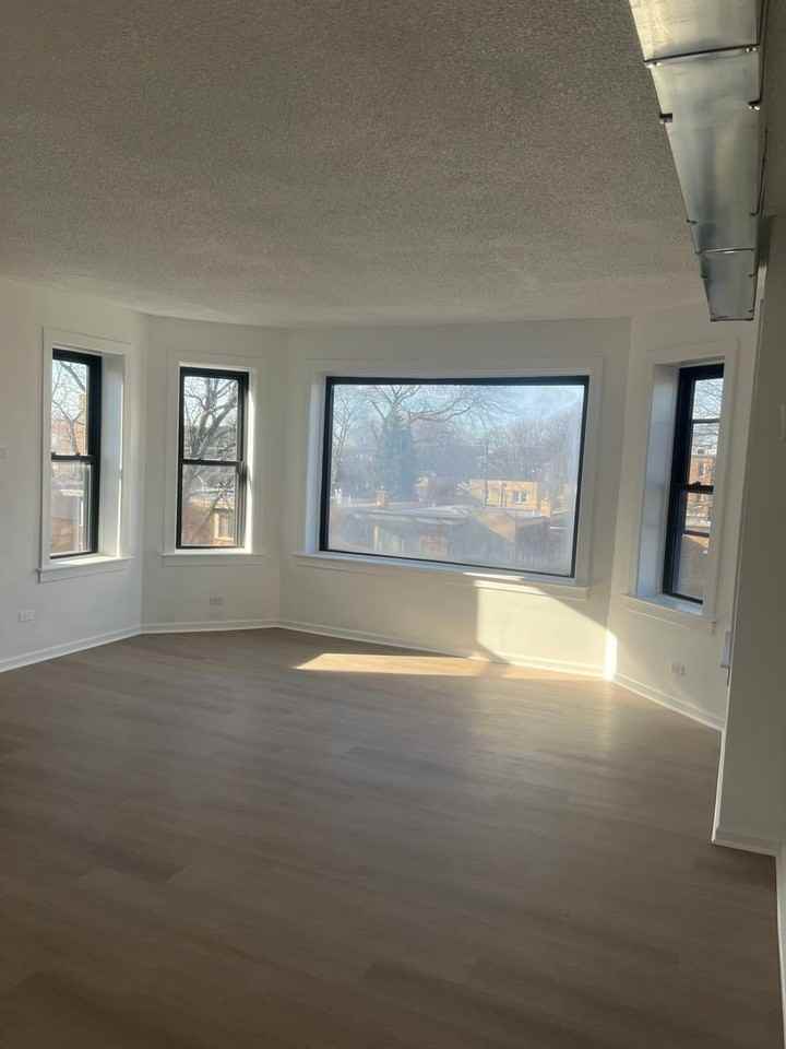 8445 S Ingleside Ave - Photo 7 of 43