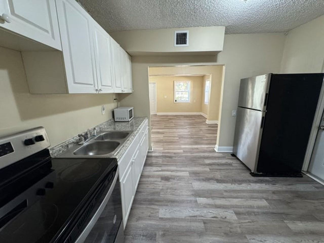 2881 Nw 11th Pl - Photo 2 of 12