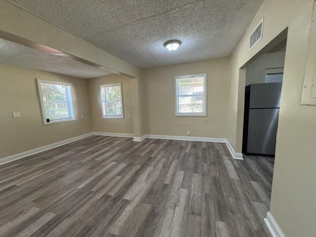 2881 Nw 11th Pl - Photo 3 of 12