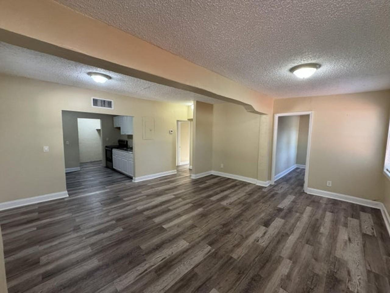 2881 Nw 11th Pl - Photo 4 of 12