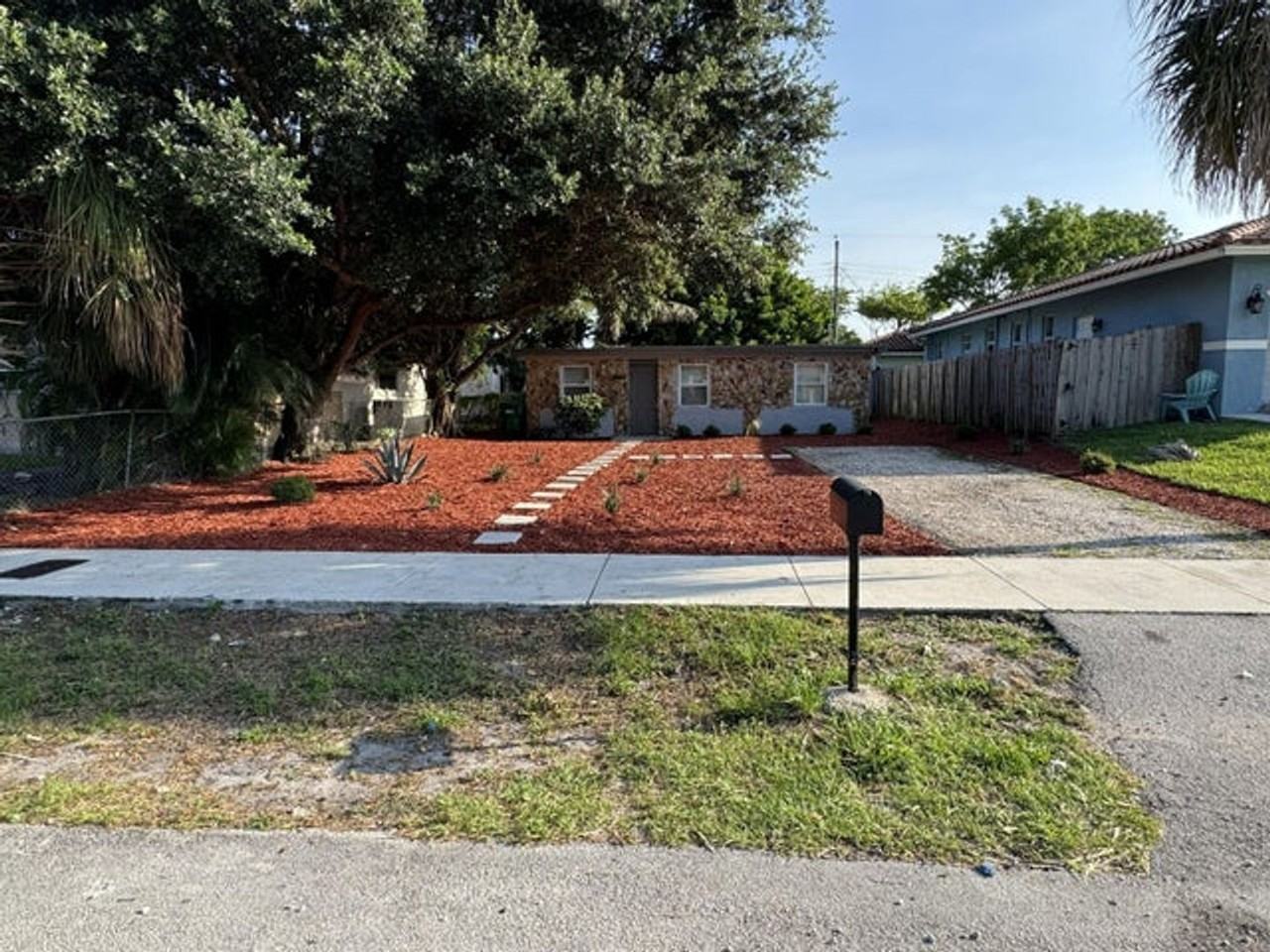 2881 Nw 11th Pl - Photo 5 of 12
