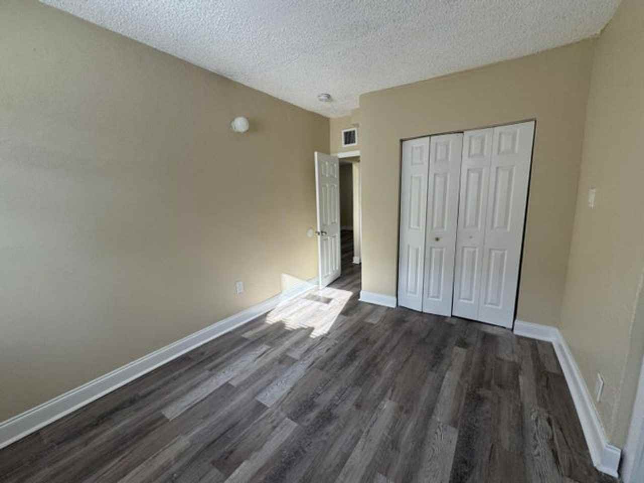 2881 Nw 11th Pl - Photo 7 of 12
