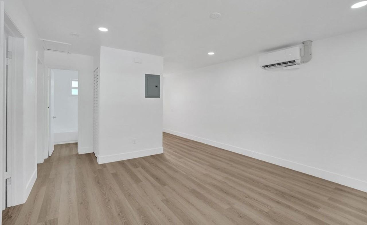2020 Ne 15th St - Photo 5 of 18