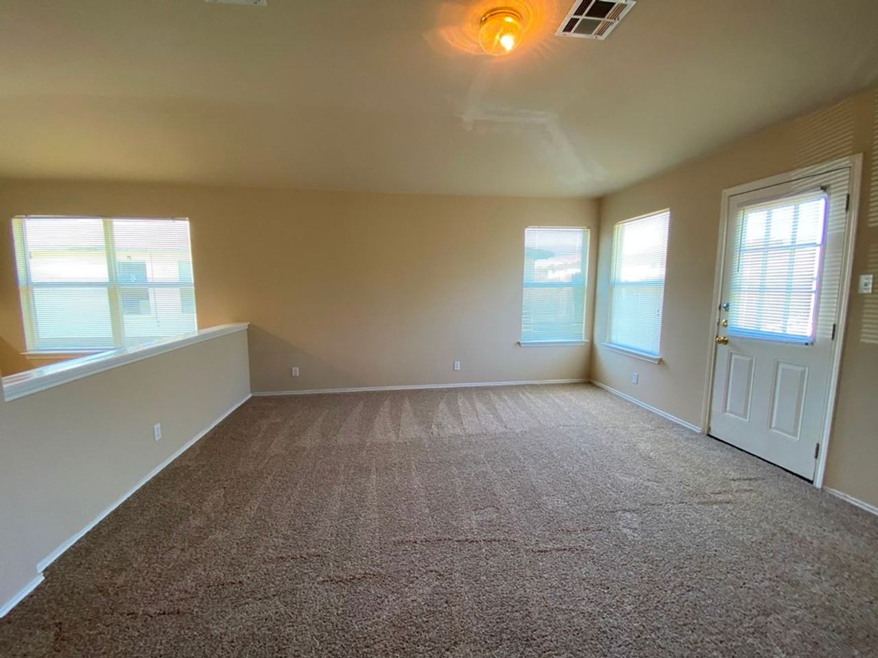 218 Jennifer Ln - Photo 5 of 42