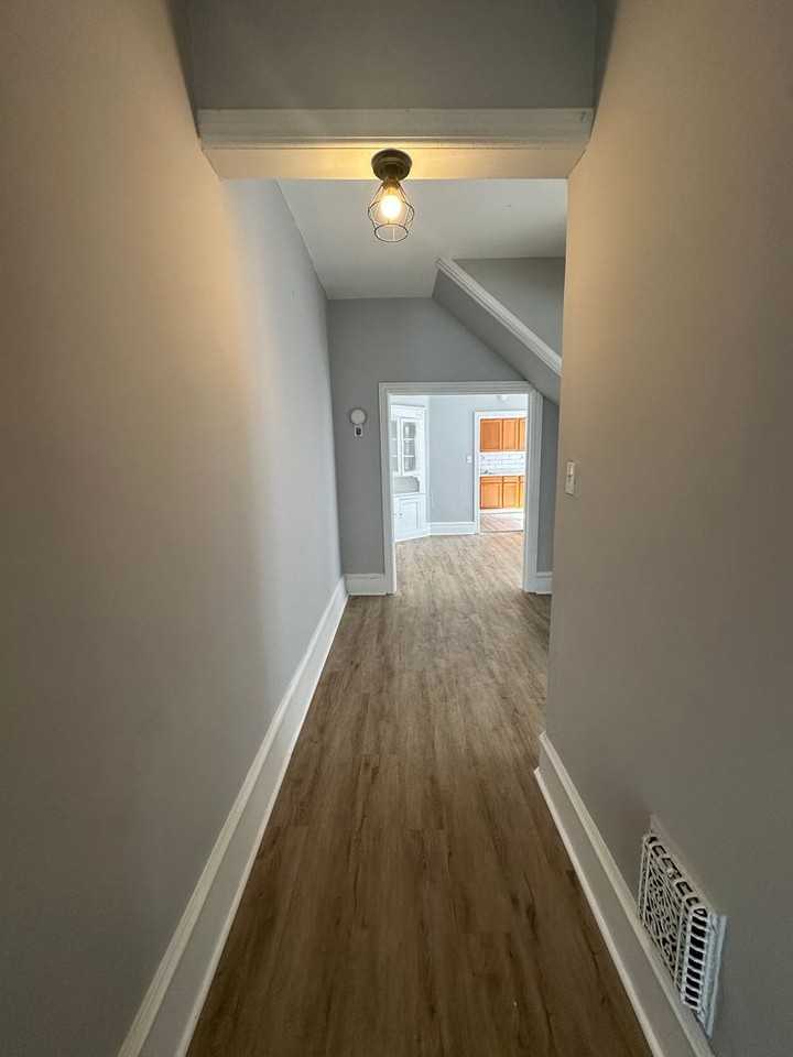 405 Colwyn Ave - Photo 4 of 17