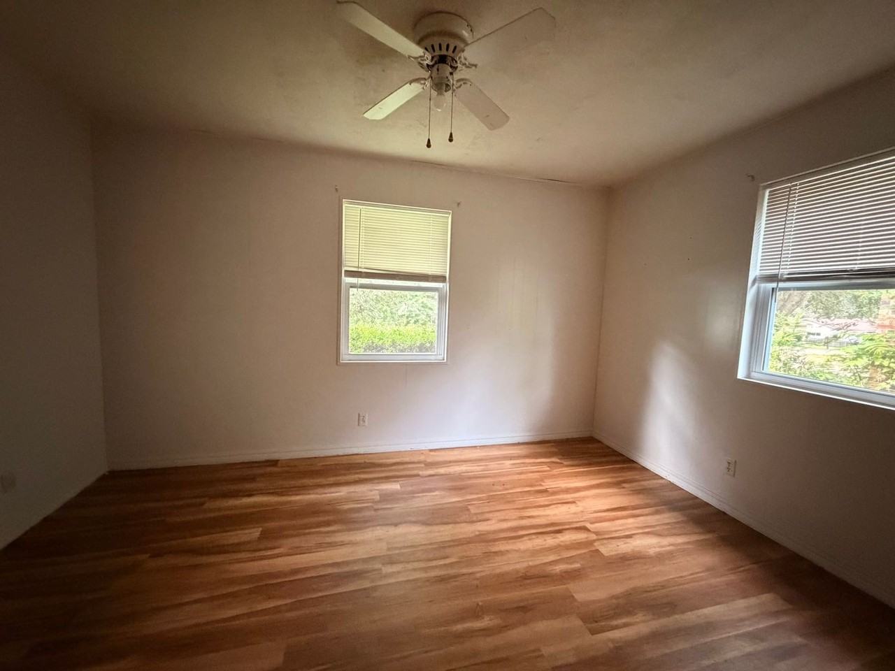 505 E Holly St - Photo 4 of 8