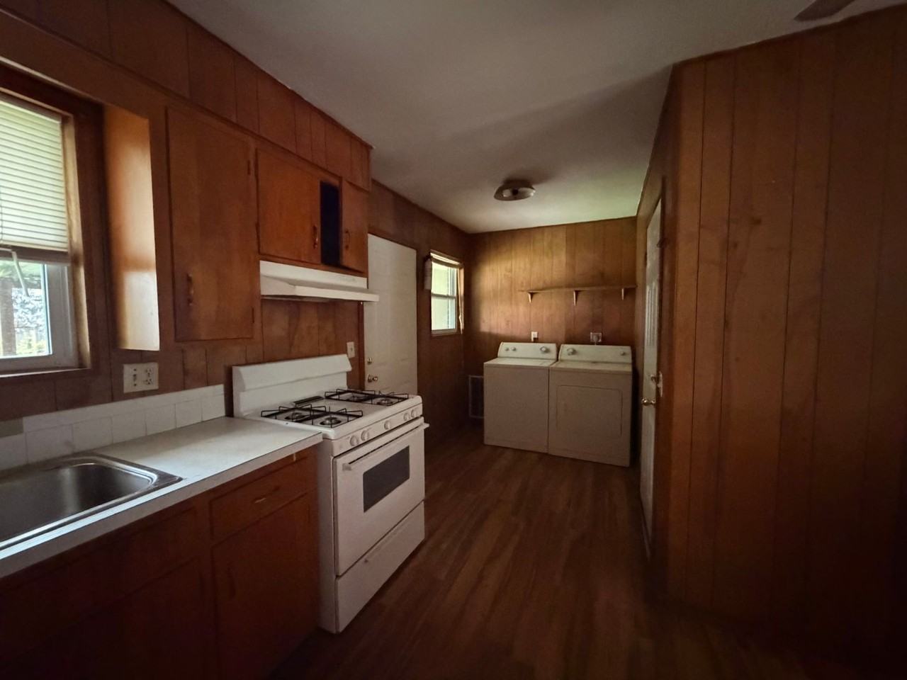 505 E Holly St - Photo 7 of 8