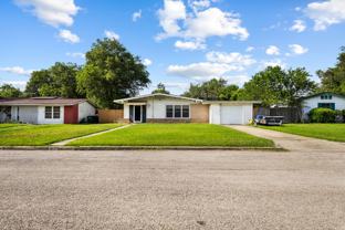 230 Brettonwood Dr - Photo 1 of 1