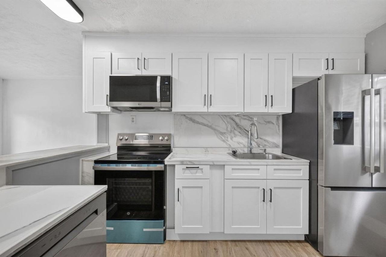 540 Ne 61st St - Photo 2 of 24