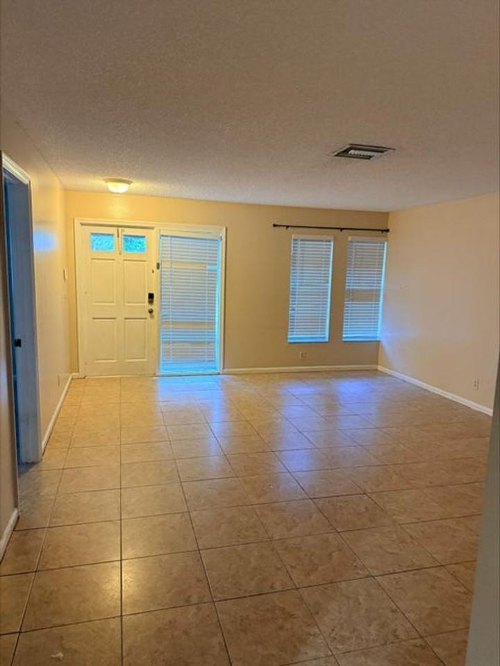 1432 Nw 93rd Ter - Photo 2 of 12