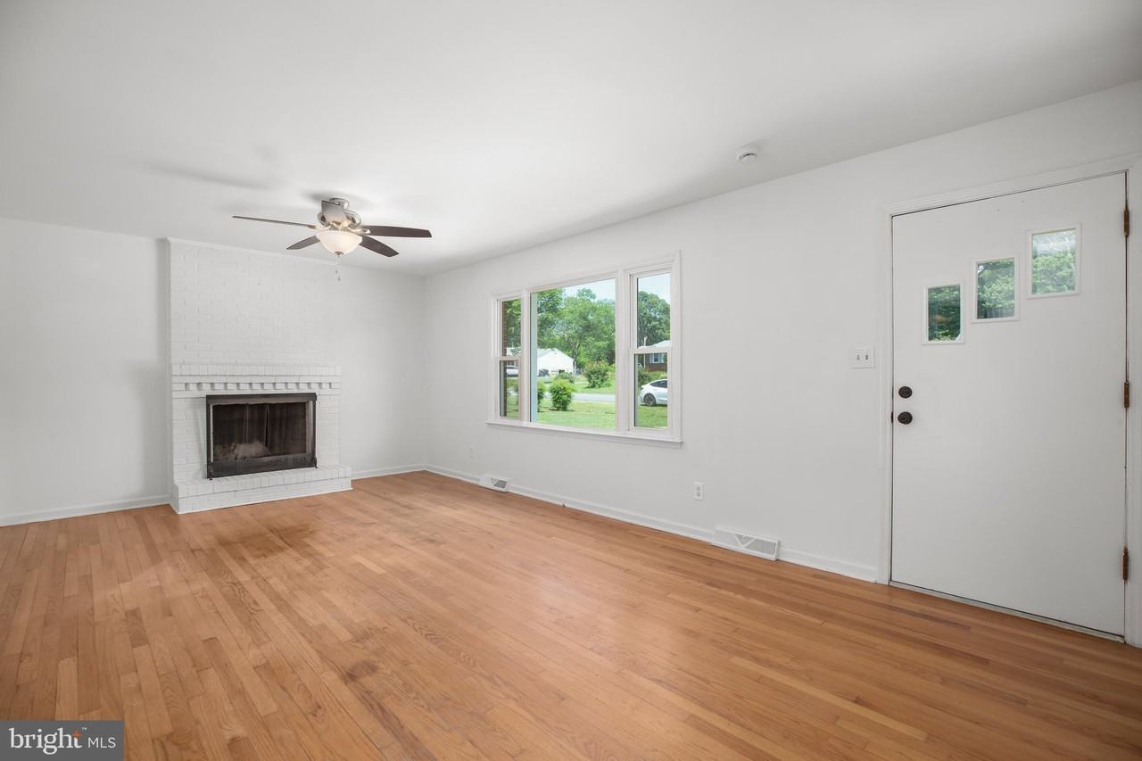 803 Grafton St - Photo 7 of 26