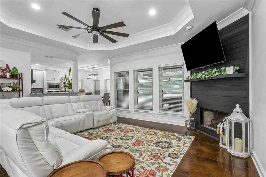 150 Riverbend Dr - Photo 3 of 33