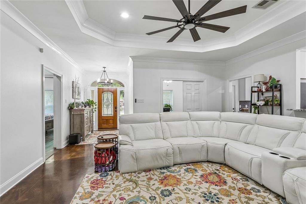 150 Riverbend Dr - Photo 4 of 33