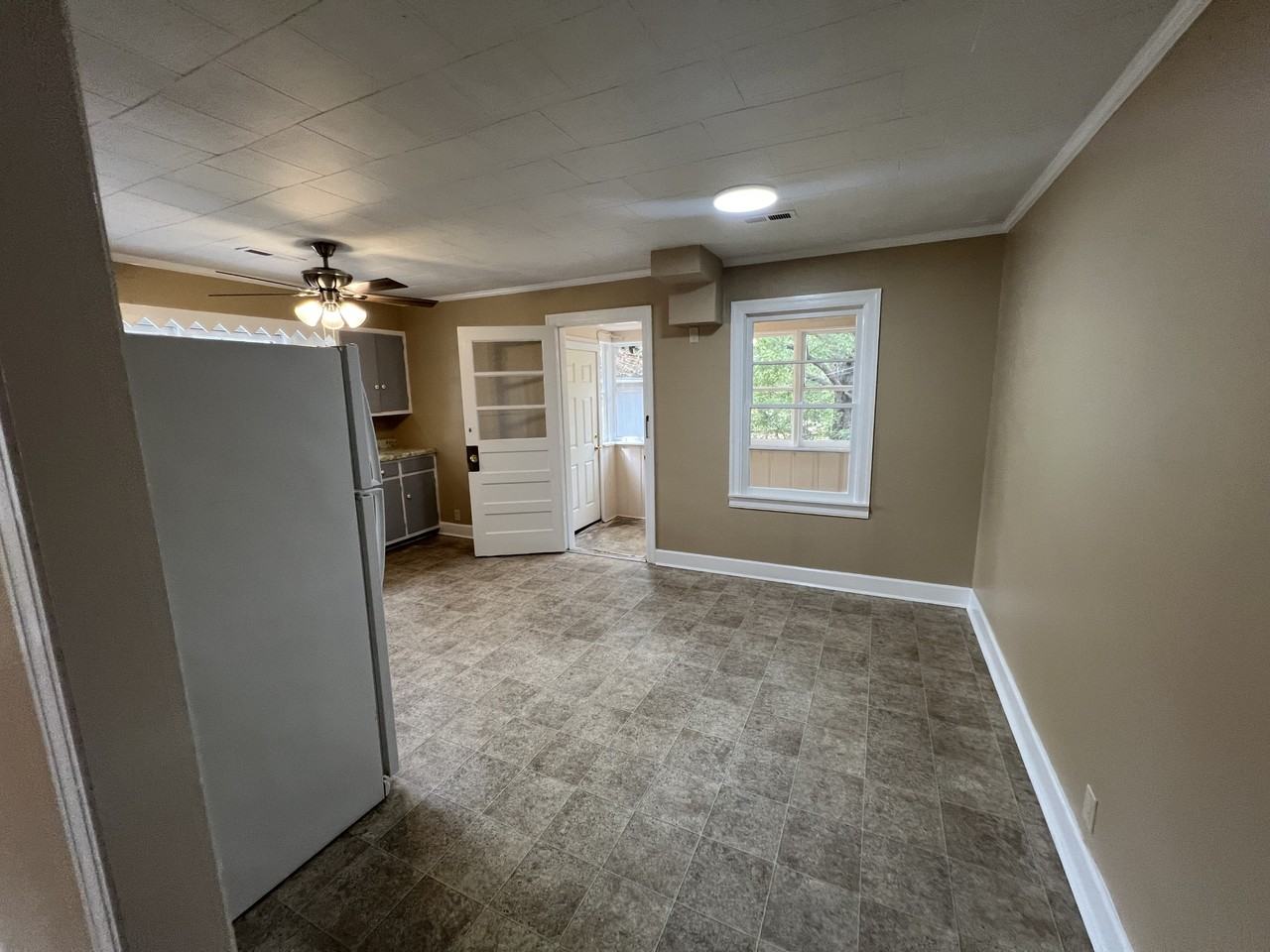 323 Lee St #1 - Photo 3 of 21