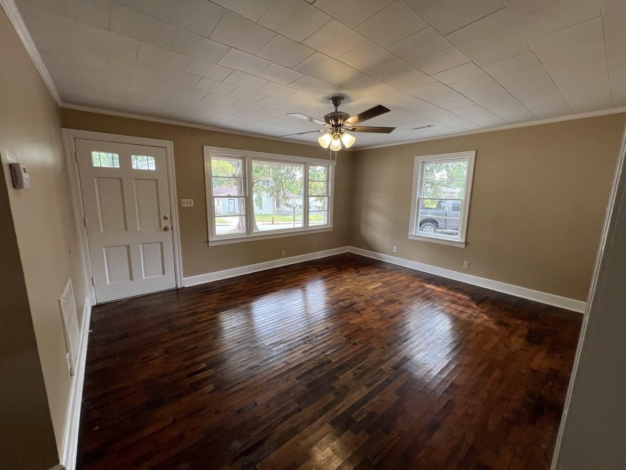 323 Lee St #1 - Photo 6 of 21