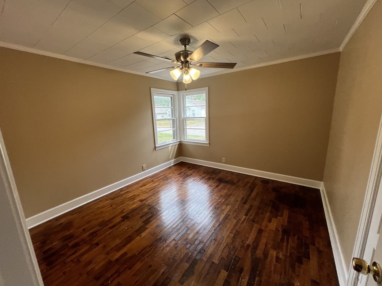 323 Lee St #1 - Photo 7 of 21