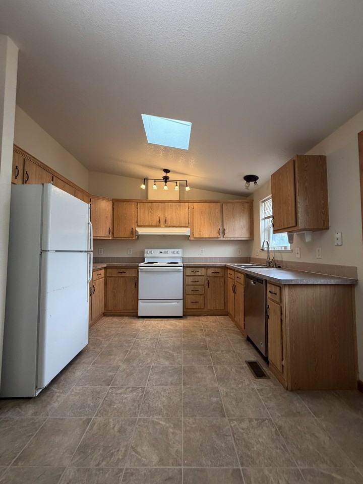 1954 Franklin St #1 - Photo 3 of 11