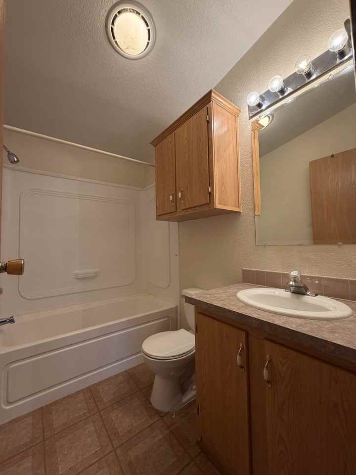 1954 Franklin St #1 - Photo 4 of 11