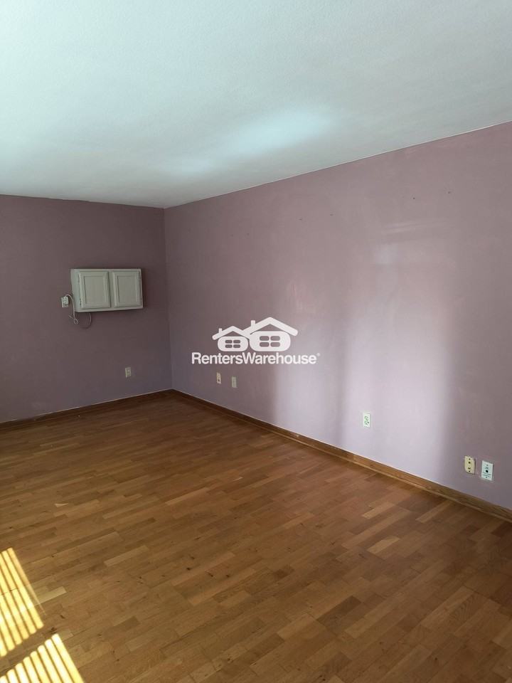 1901 Emerson Ave S #102 - Photo 6 of 29