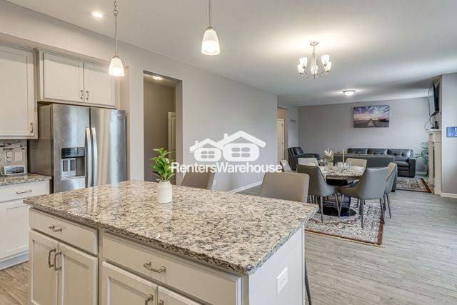 923 112th Ln Ne - Photo 6 of 32