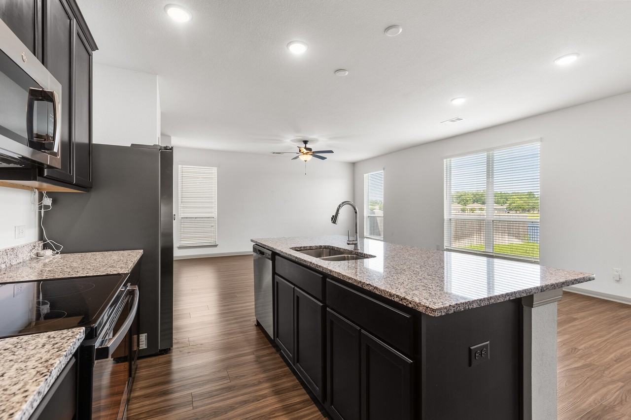 1504 Elise Ave #1 - Photo 4 of 10