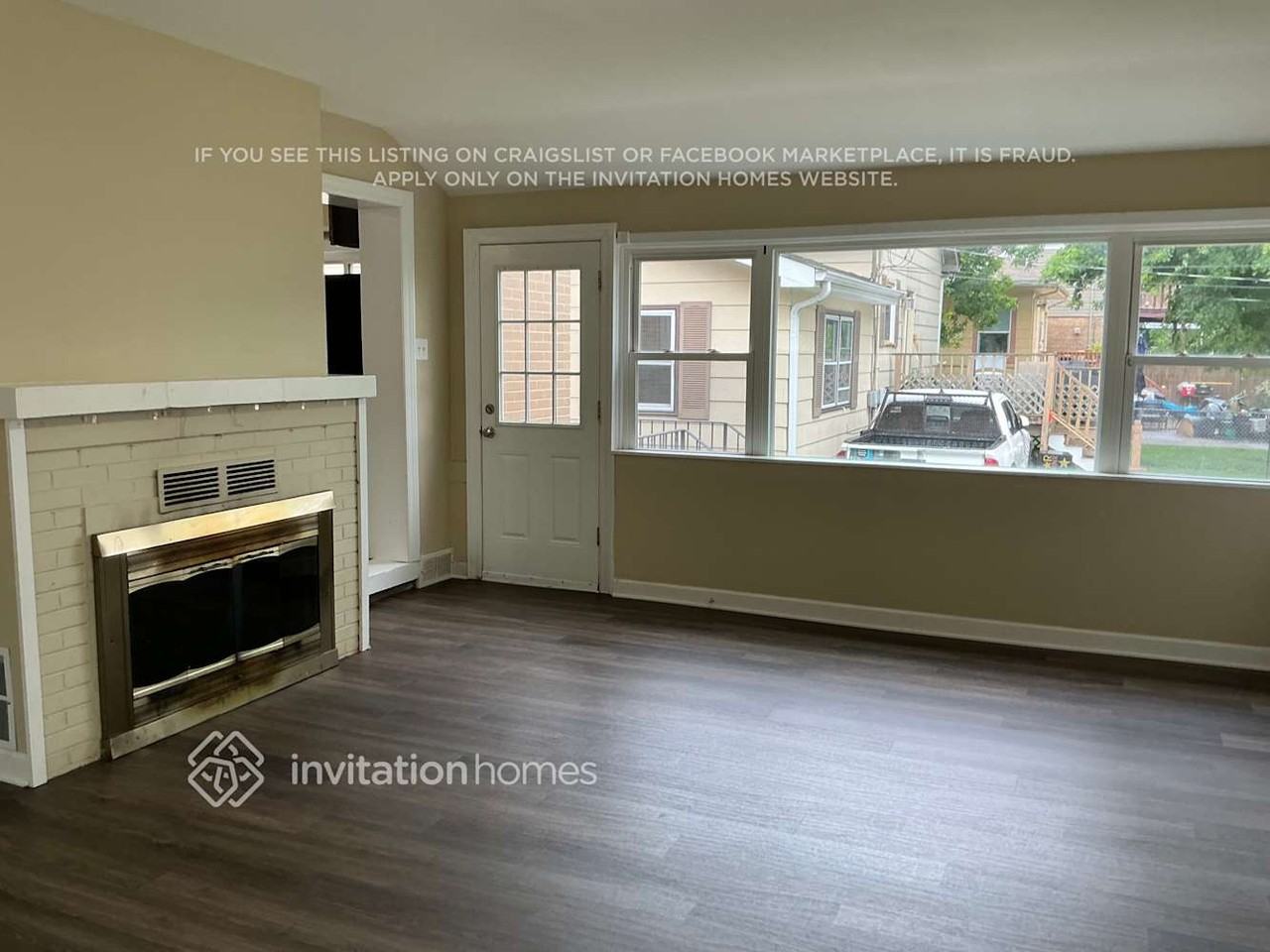 9852 Schiller Blvd - Photo 3 of 15