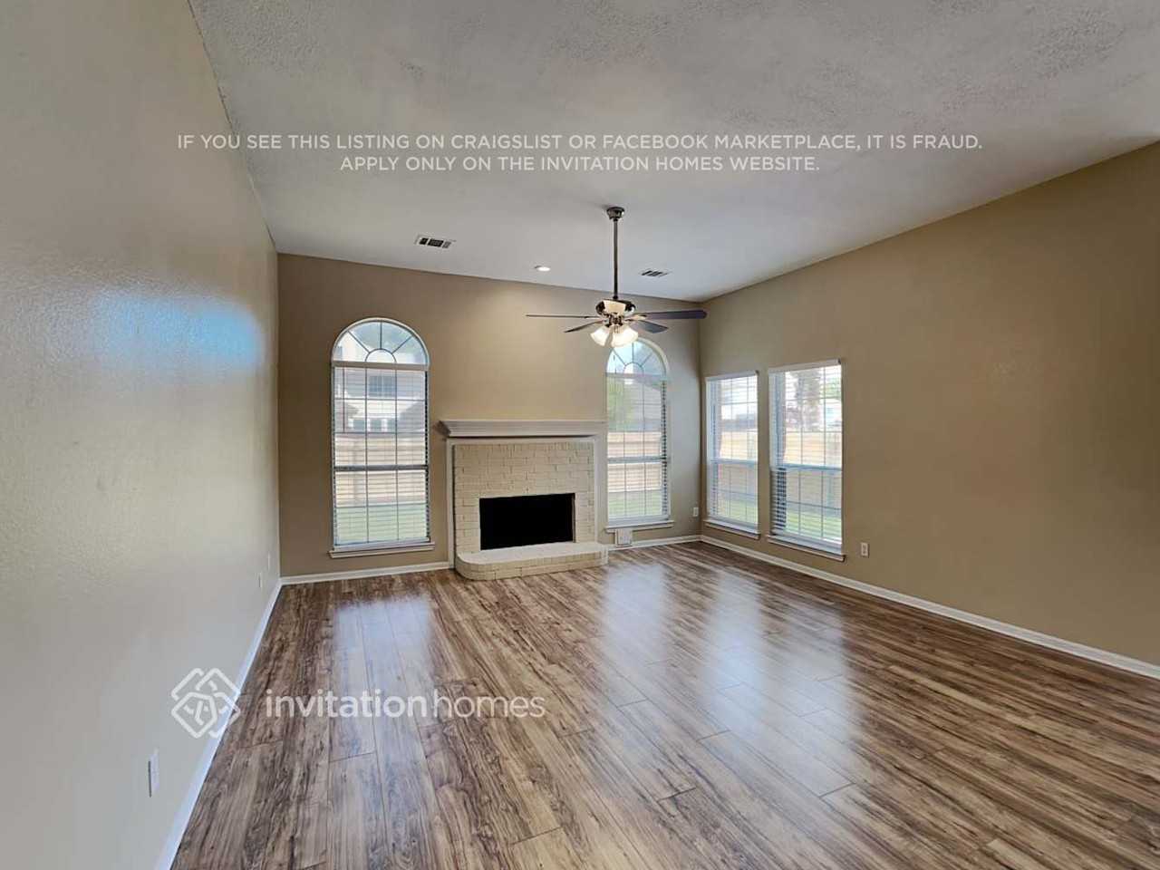 1046 Essex Dr - Photo 4 of 18