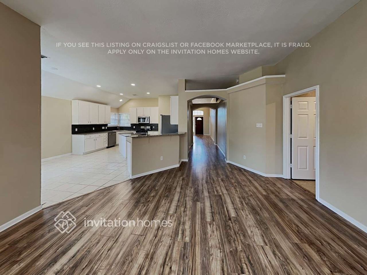 1046 Essex Dr - Photo 5 of 18