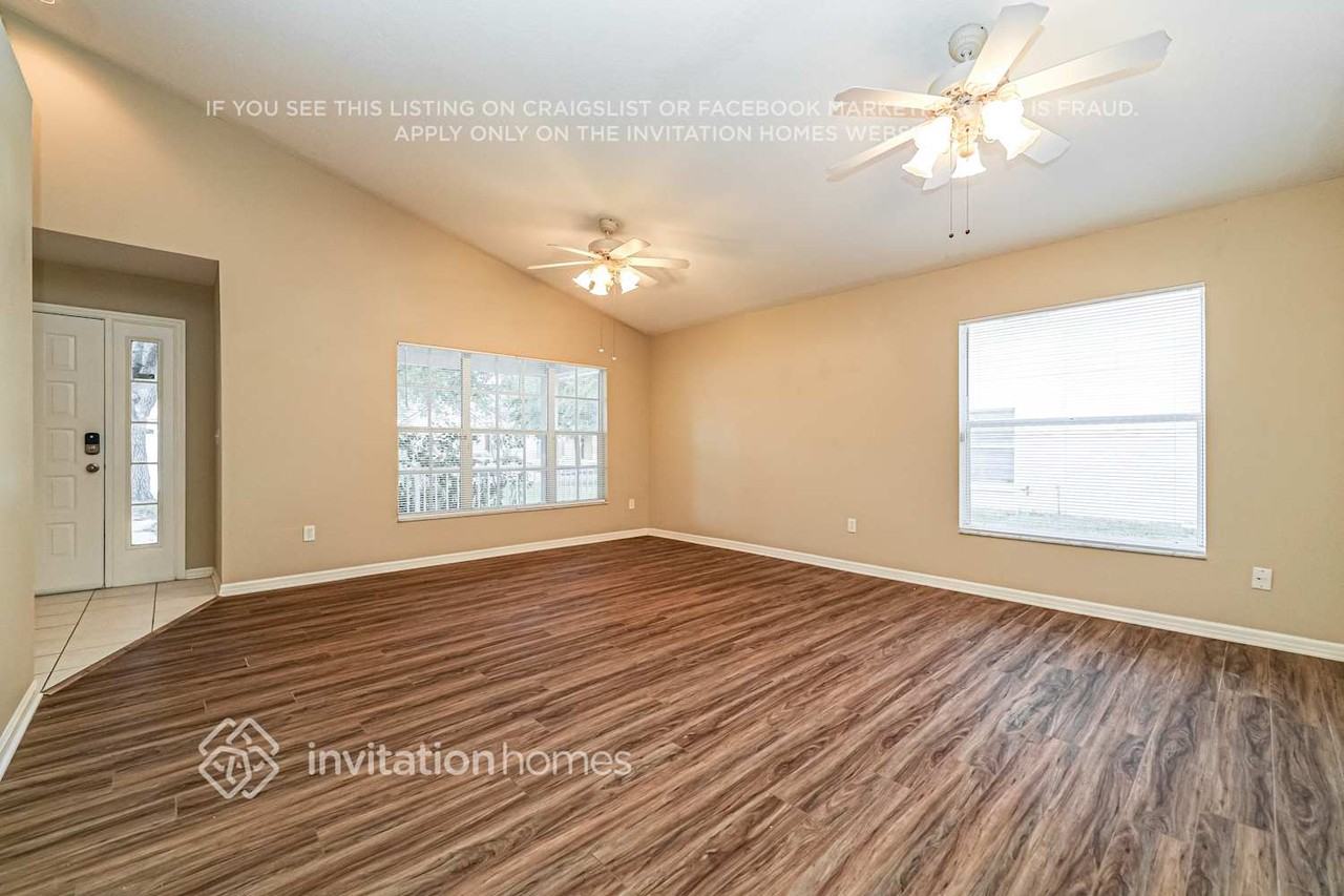 6240 Crickethollow Dr - Photo 3 of 17