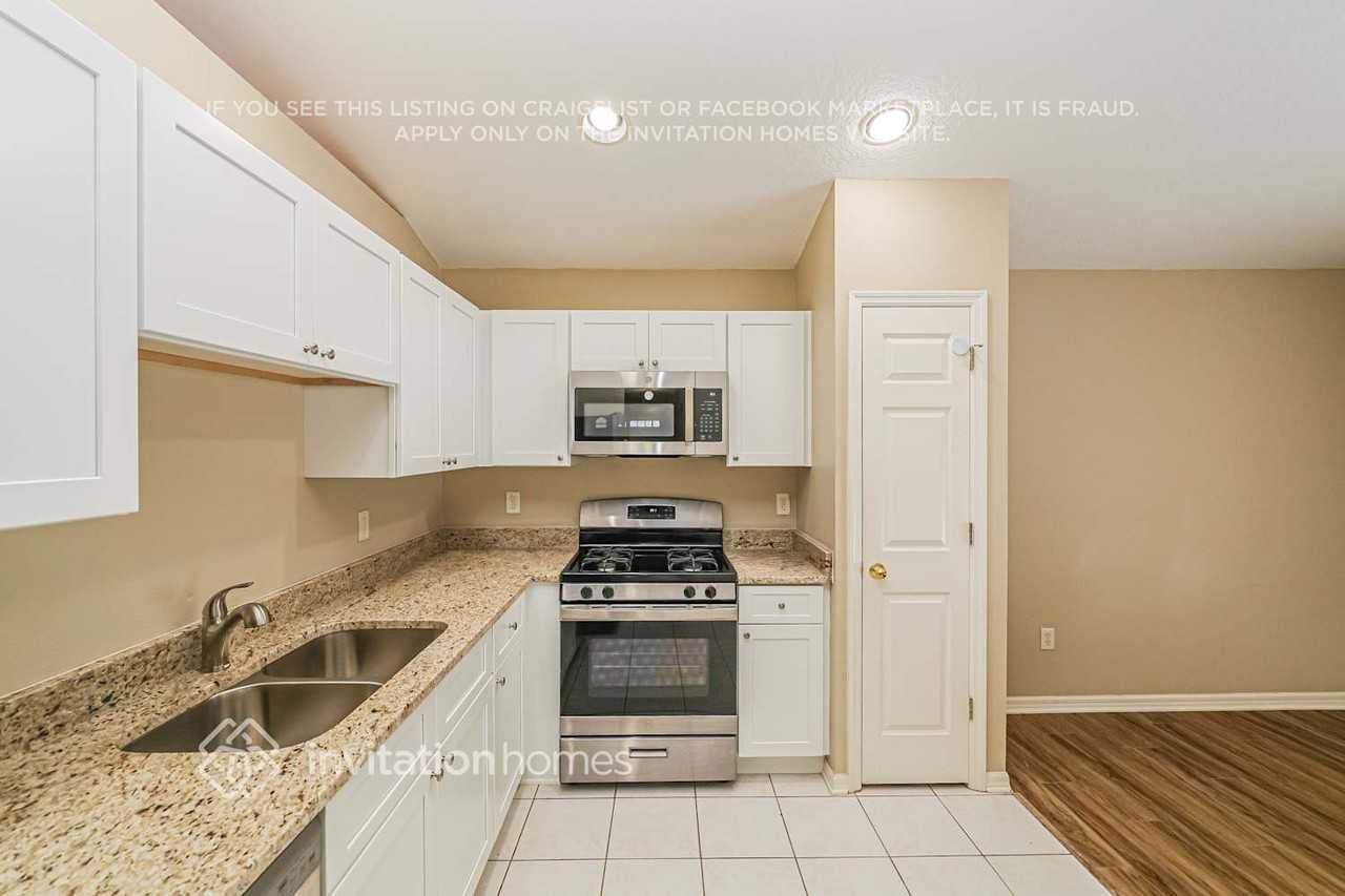 6240 Crickethollow Dr - Photo 6 of 17