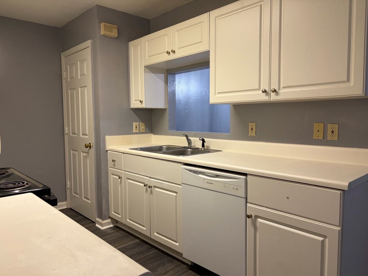 902 Tomahawk Ct #1 - Photo 3 of 10