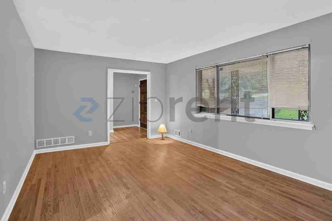 4519 Raleigh Dr - Photo 4 of 17