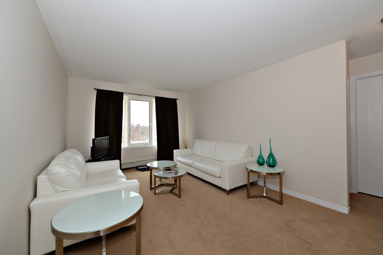1660 Russell Rd - Photo 4 of 8