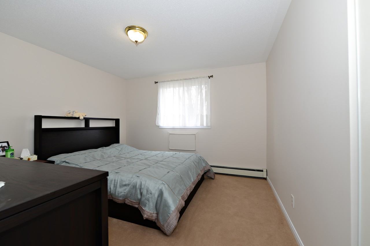 1660 Russell Rd - Photo 6 of 8