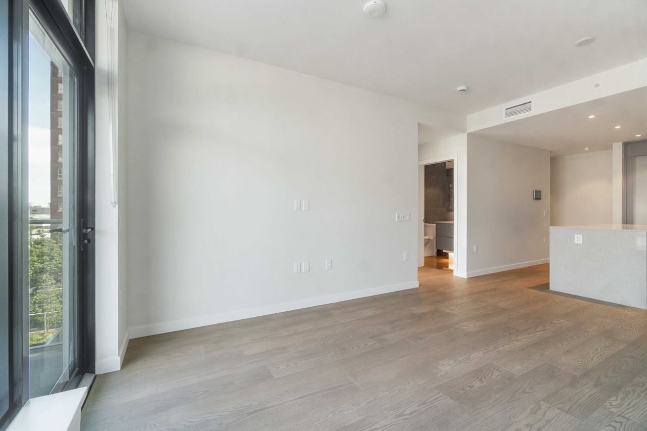 128 15th Street West #D260 - Photo 3 of 25
