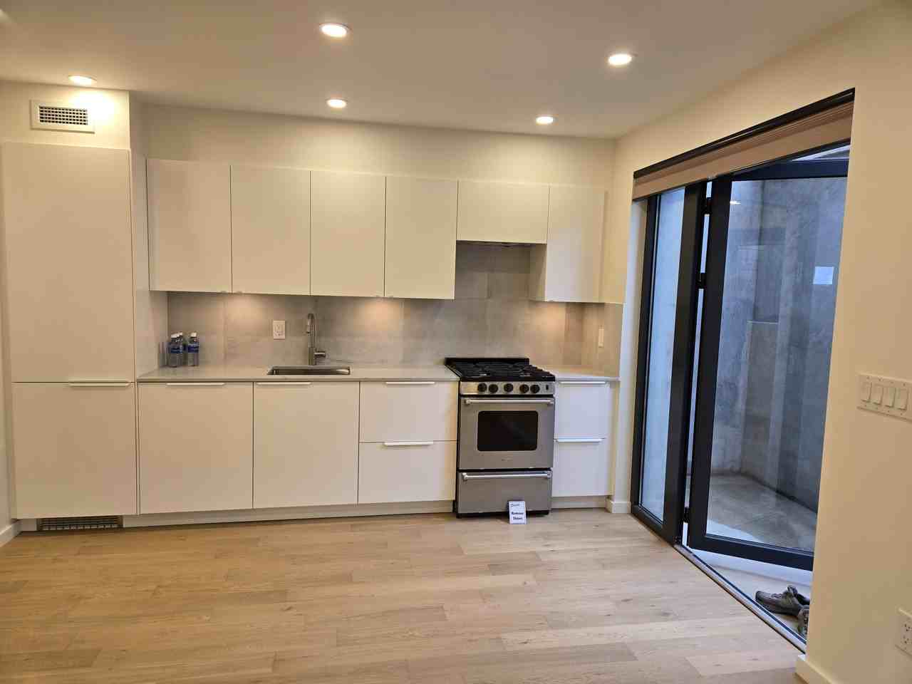 78 Gladstone Avenue #5 - Photo 6 of 9