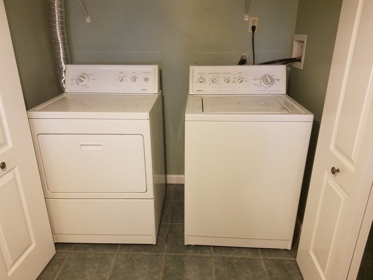 5421 Vineland Rd #1 - Photo 4 of 13