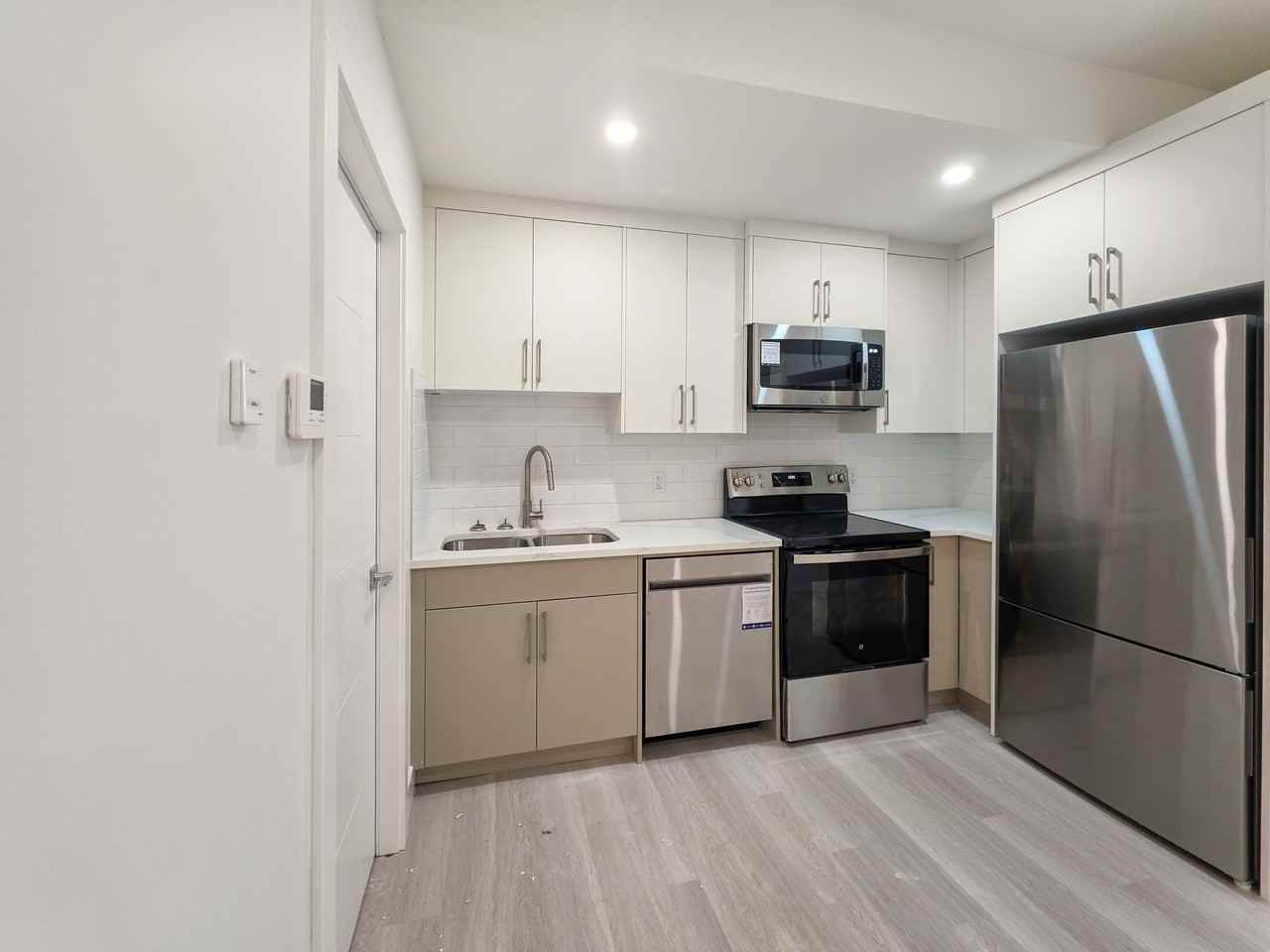 7412 34 Avenue NW, Calgary, AB - Photo 5 of 22