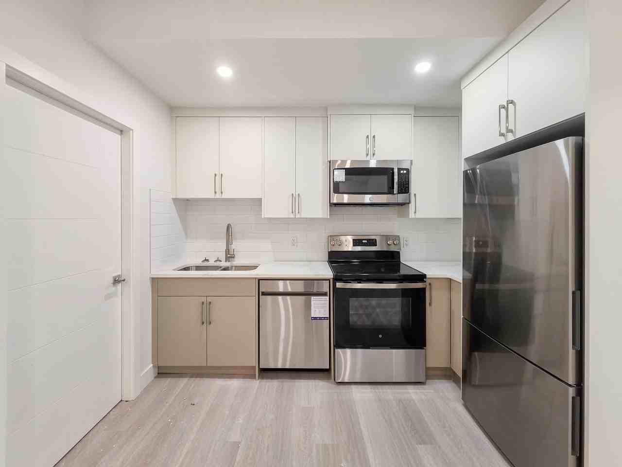 7412 34 Avenue NW, Calgary, AB - Photo 6 of 22