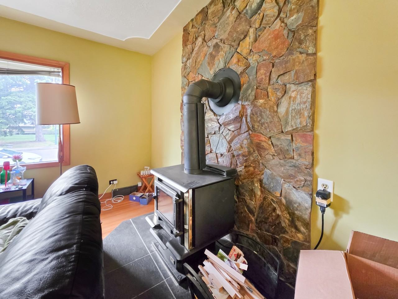 1720 13 Avenue NW, Calgary, AB - Photo 5 of 32