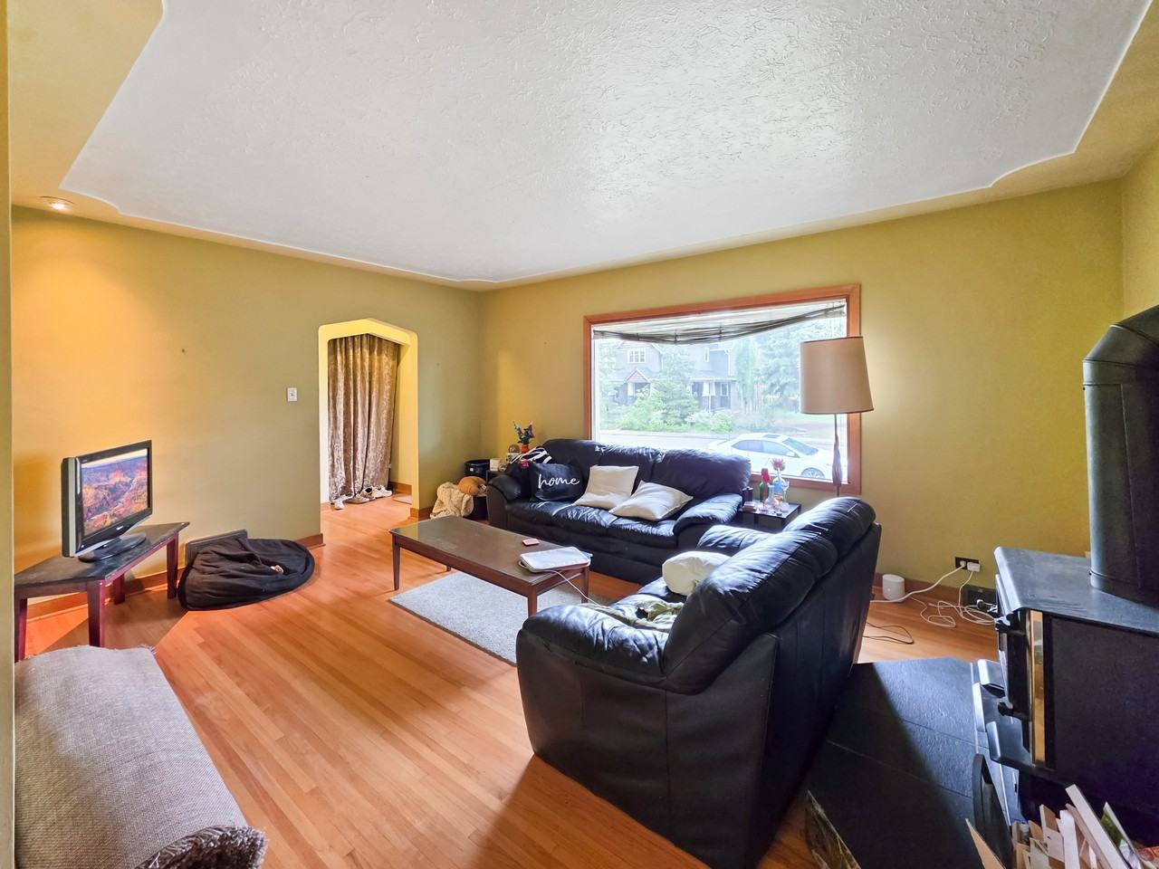 1720 13 Avenue NW, Calgary, AB - Photo 6 of 32