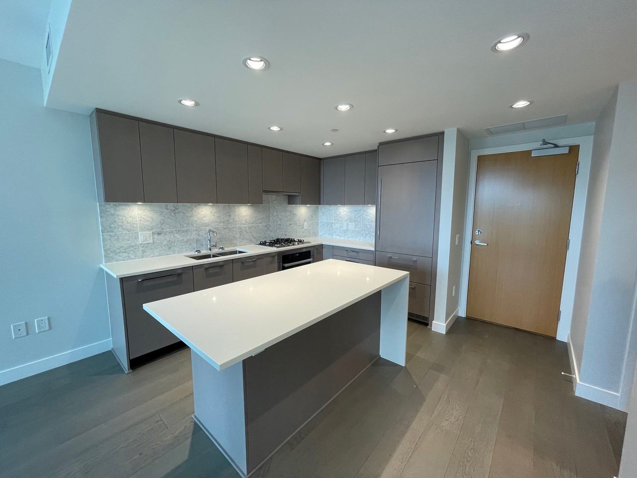Cedar Walk 907 - Photo 2 of 11