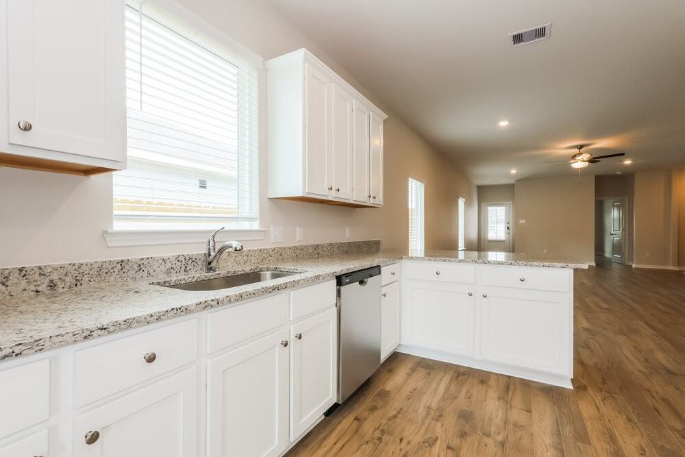 15648 Plum Brook Dr - Photo 7 of 24