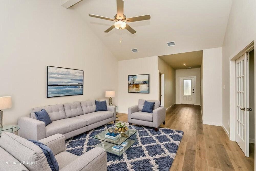 1513 Harvester Dr - Photo 4 of 23