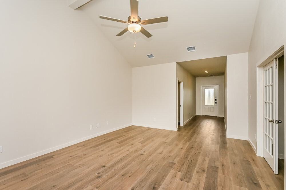 1513 Harvester Dr - Photo 5 of 23