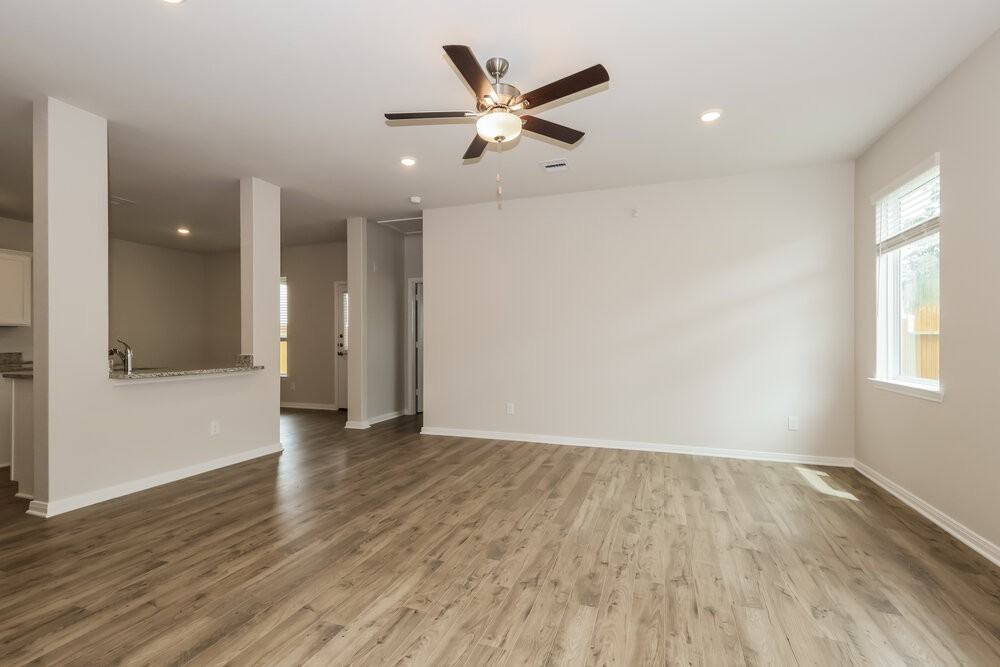 15652 Plum Brook Dr - Photo 4 of 25