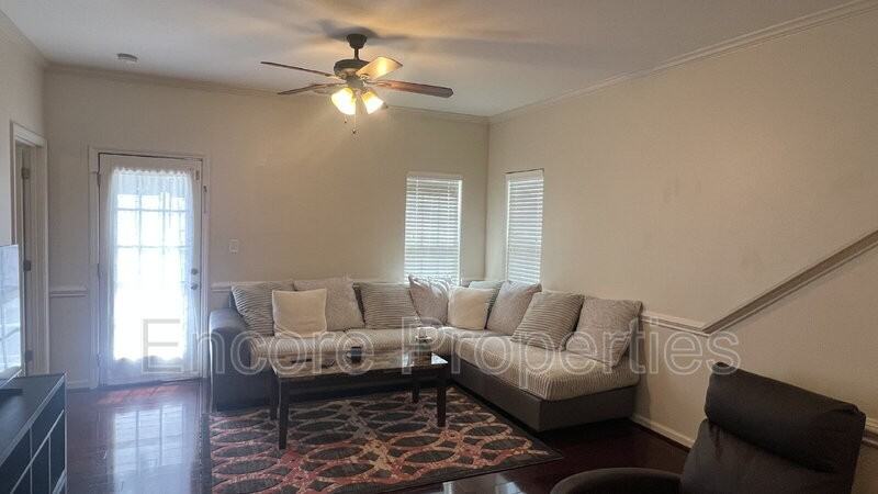 200 Madison Square Ave - Photo 5 of 14